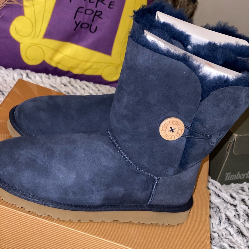 S A L E ‼️ Navy Bailey Ugg Boots ✨
